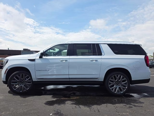 2026 Glacier White Tricoat GMC Yukon XL Denali Ultimate 4X4 SUV