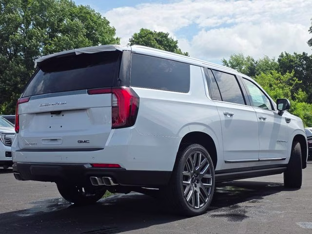 2026 Glacier White Tricoat GMC Yukon XL Denali Ultimate 4X4 SUV