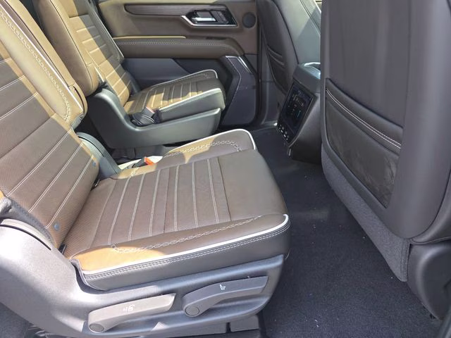 2026 Glacier White Tricoat GMC Yukon XL Denali Ultimate 4X4 SUV