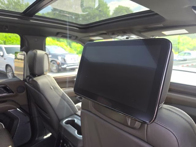 2026 Glacier White Tricoat GMC Yukon XL Denali Ultimate 4X4 SUV