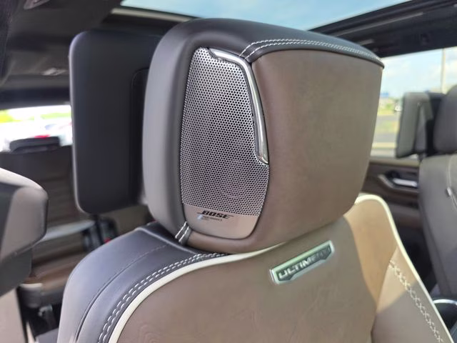 2026 Glacier White Tricoat GMC Yukon XL Denali Ultimate 4X4 SUV