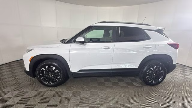 2022 Summit White Chevrolet Trailblazer LT FWD SUV