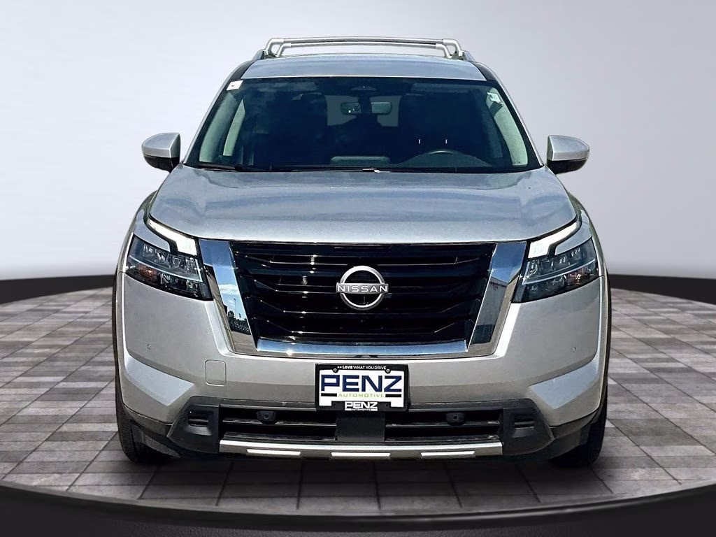 2024 Brilliant Silver Metallic Nissan Pathfinder SL 4X4 SUV