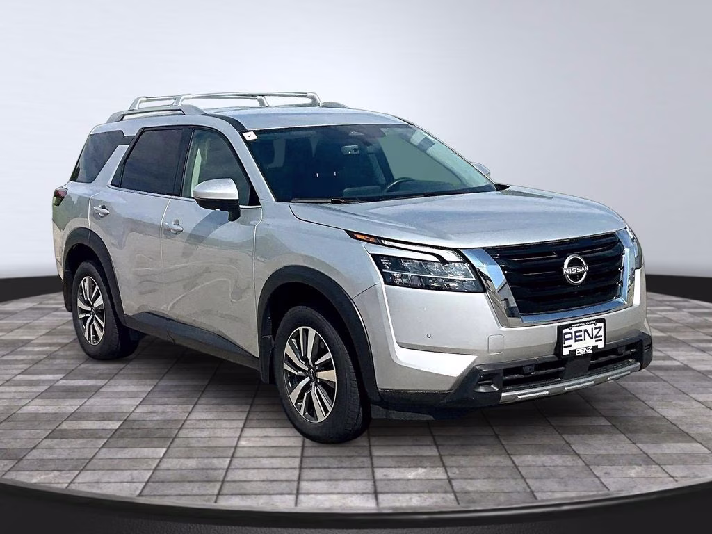 2024 Brilliant Silver Metallic Nissan Pathfinder SL 4X4 SUV