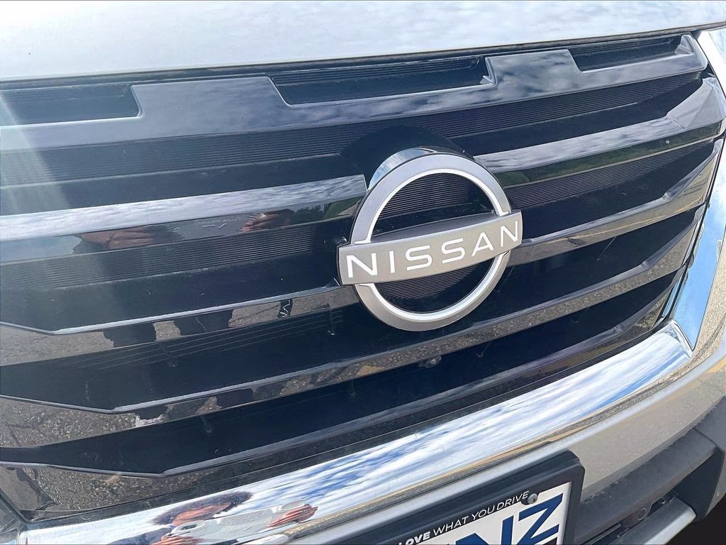 2024 Brilliant Silver Metallic Nissan Pathfinder SL 4X4 SUV