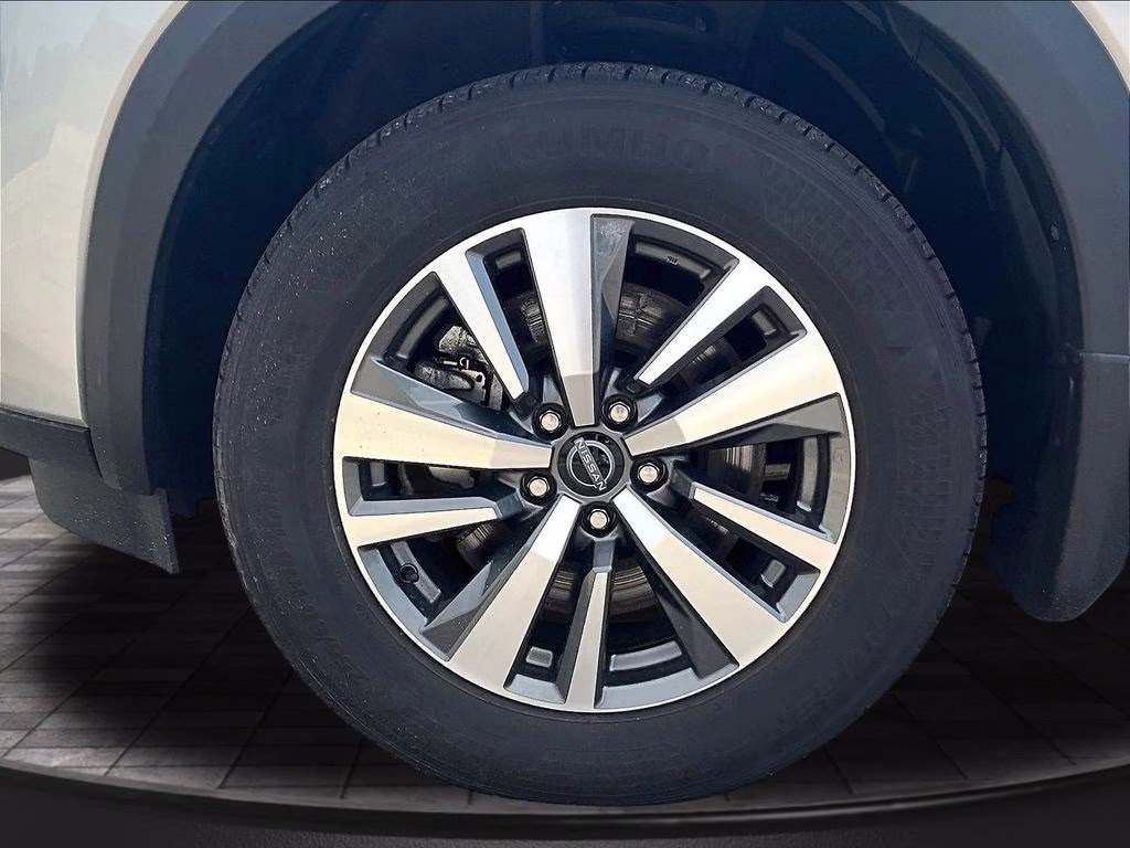 2024 Brilliant Silver Metallic Nissan Pathfinder SL 4X4 SUV