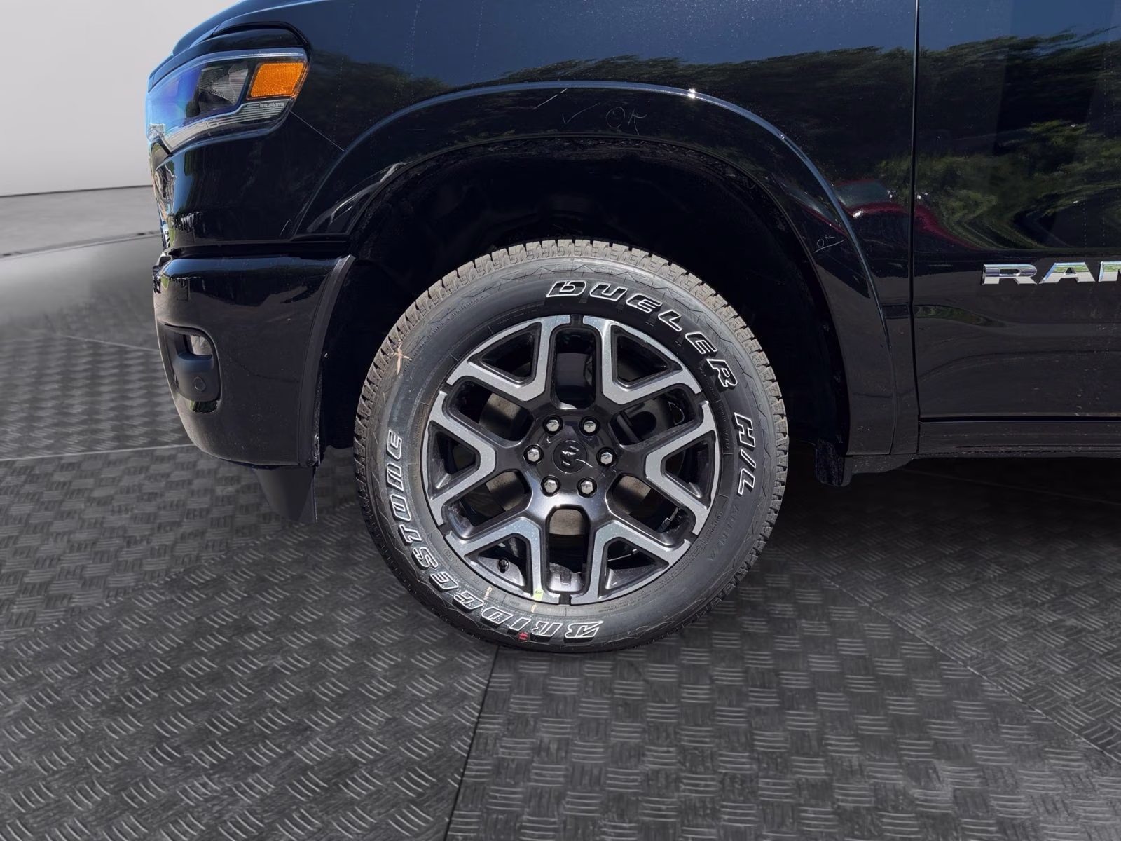 2026 Diamond Black Crystal Pearlcoat Ram 1500 Laramie 4X4 Truck