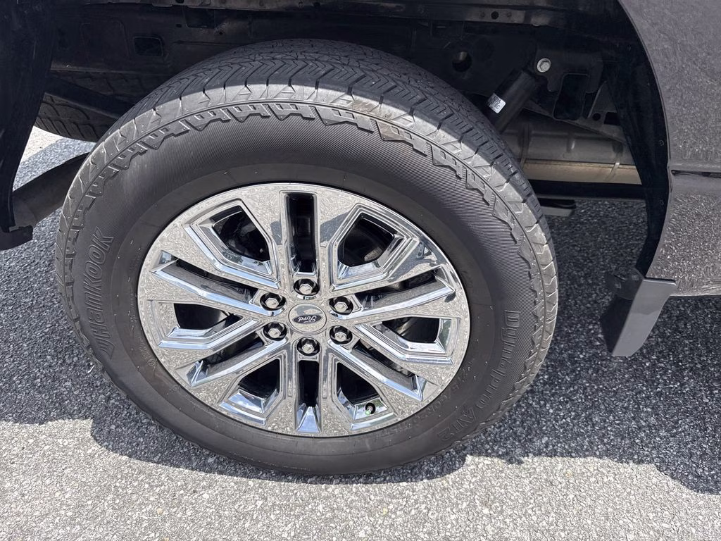 2025 Black Metallic Ford F-150 Lariat 4X4 Truck