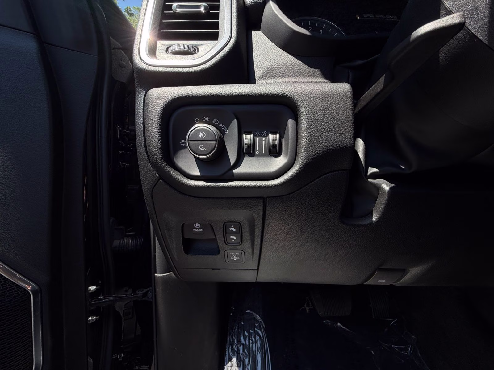 2026 Diamond Black Crystal Pearlcoat Ram 1500 Laramie 4X4 Truck