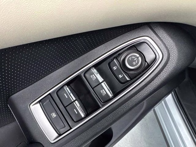 2020 Ice Silver Metallic Subaru Ascent Limited AWD SUV