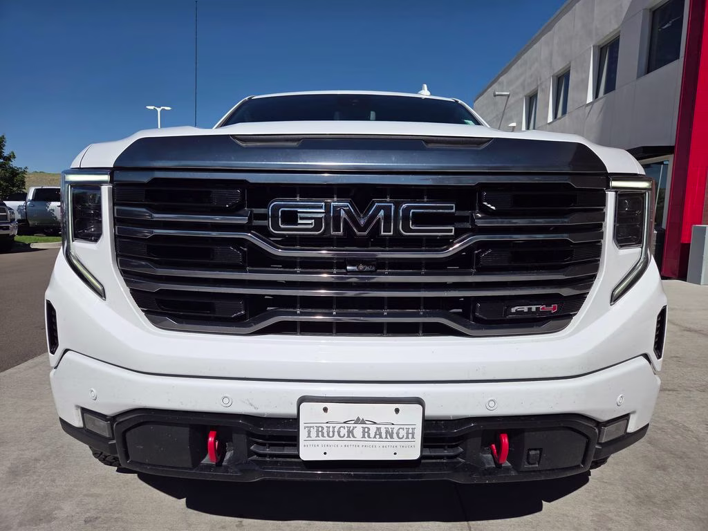 2022 Summit White GMC Sierra 1500 AT4 4X4 Truck
