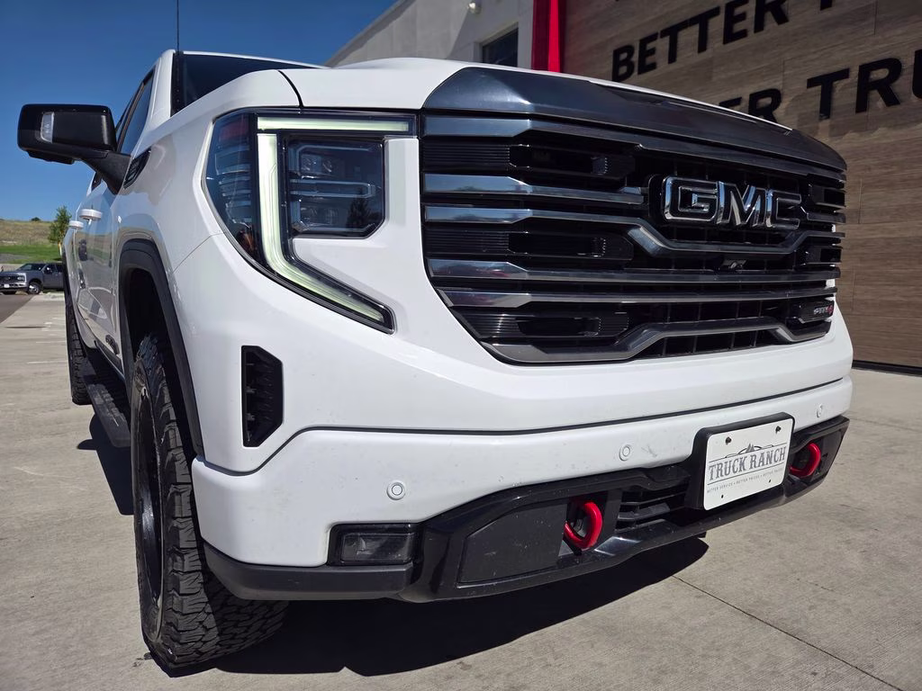 2022 Summit White GMC Sierra 1500 AT4 4X4 Truck