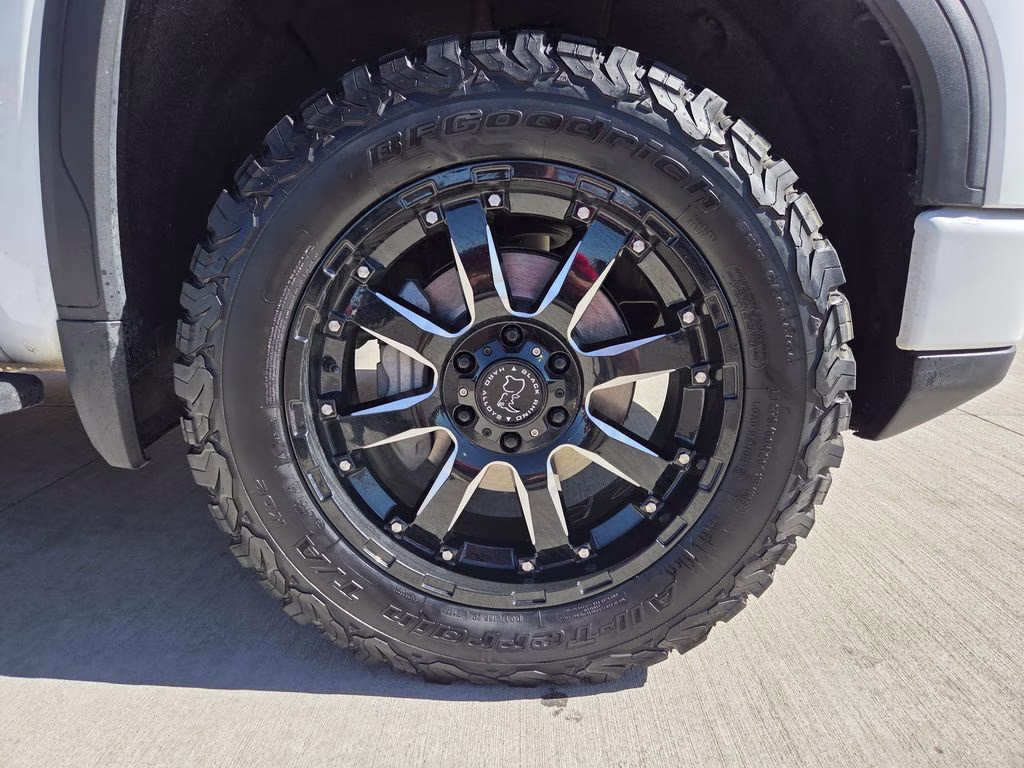 2022 Summit White GMC Sierra 1500 AT4 4X4 Truck