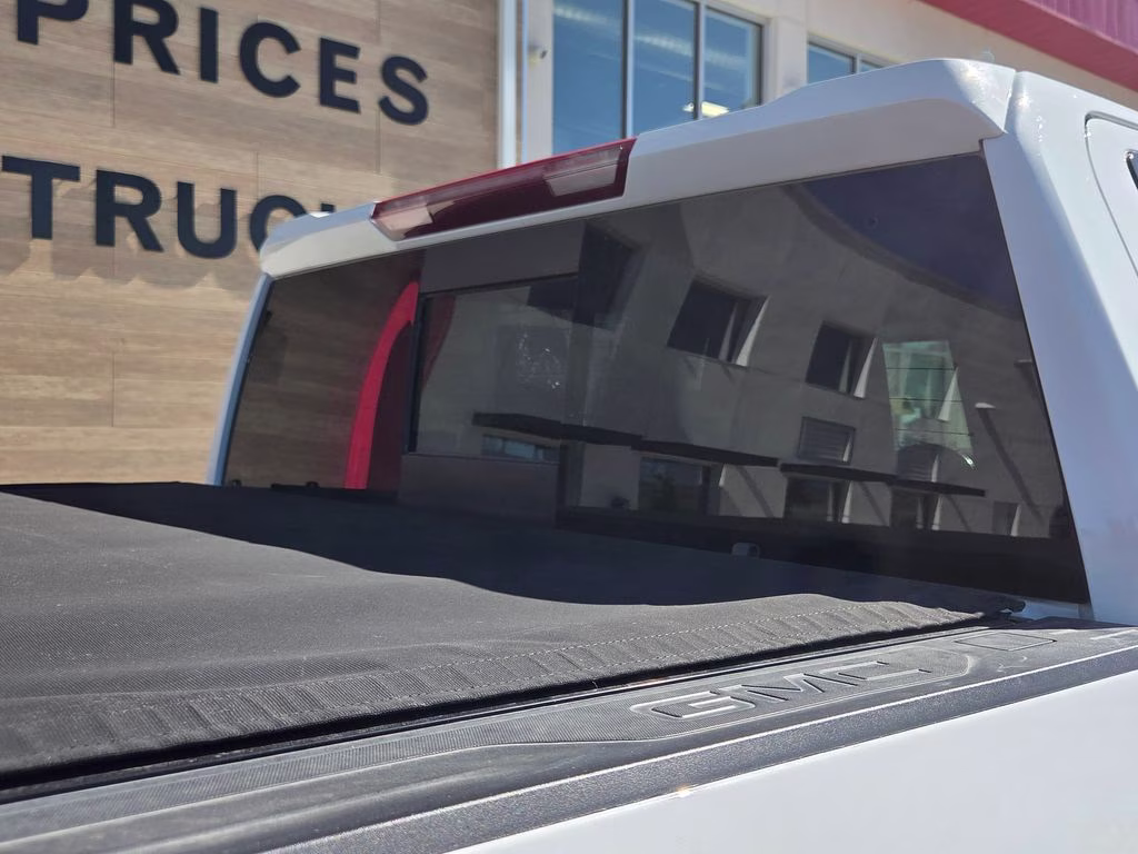 2022 Summit White GMC Sierra 1500 AT4 4X4 Truck