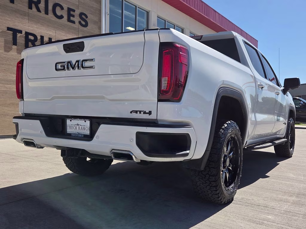 2022 Summit White GMC Sierra 1500 AT4 4X4 Truck