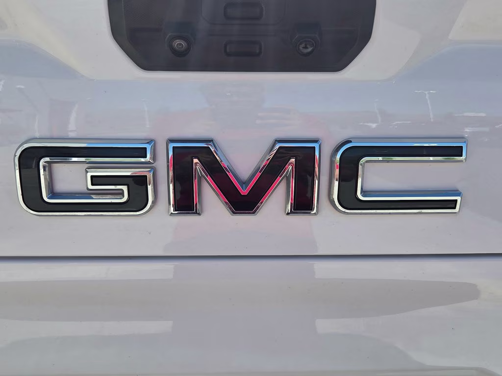 2022 Summit White GMC Sierra 1500 AT4 4X4 Truck