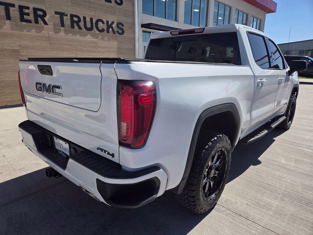 2022 Summit White GMC Sierra 1500 AT4 4X4 Truck