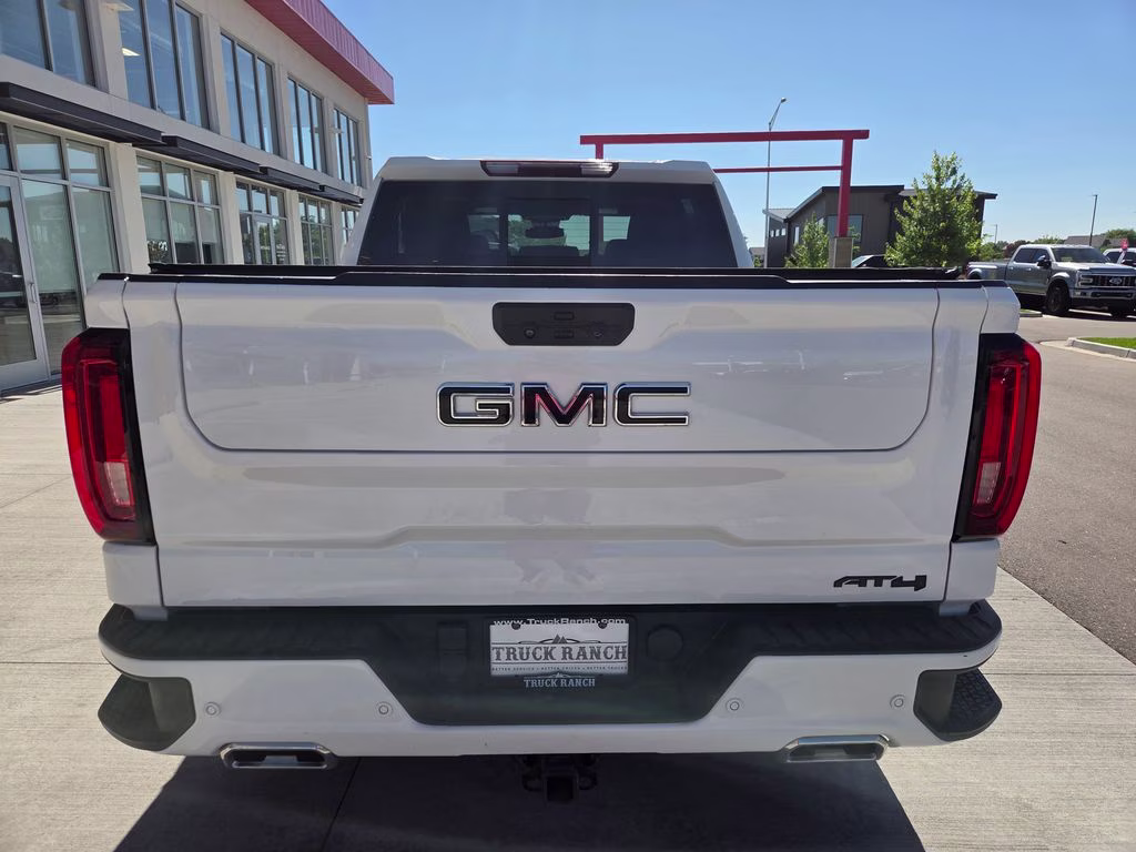 2022 Summit White GMC Sierra 1500 AT4 4X4 Truck