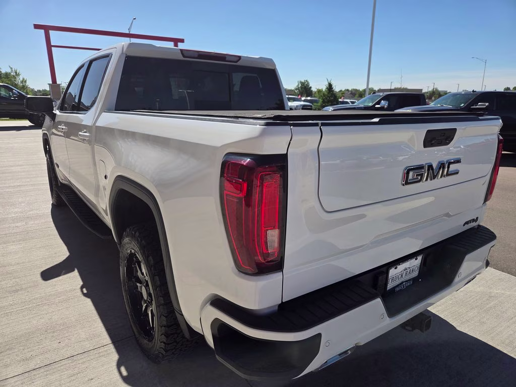 2022 Summit White GMC Sierra 1500 AT4 4X4 Truck
