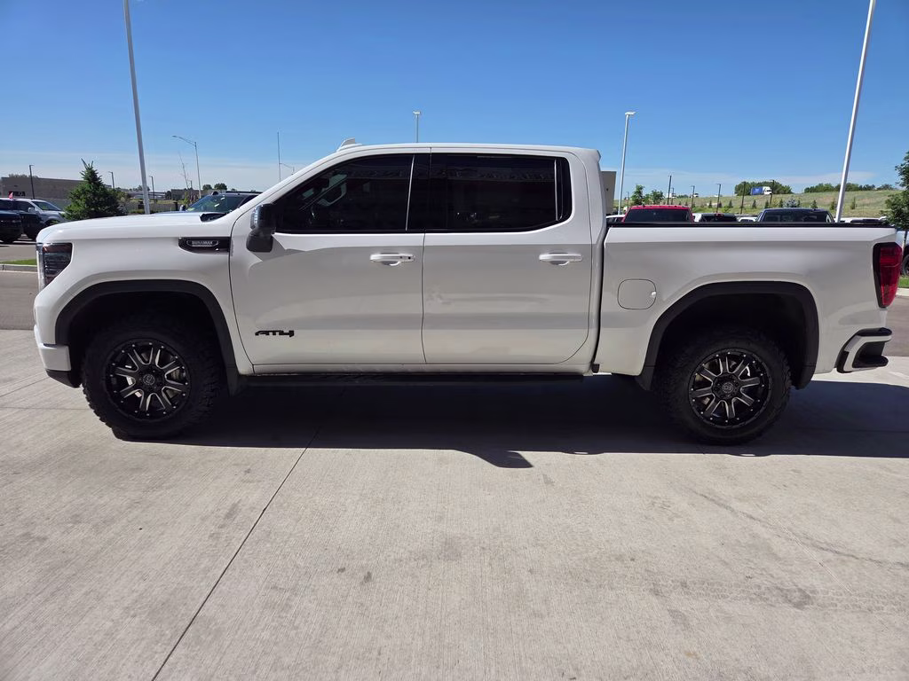 2022 Summit White GMC Sierra 1500 AT4 4X4 Truck