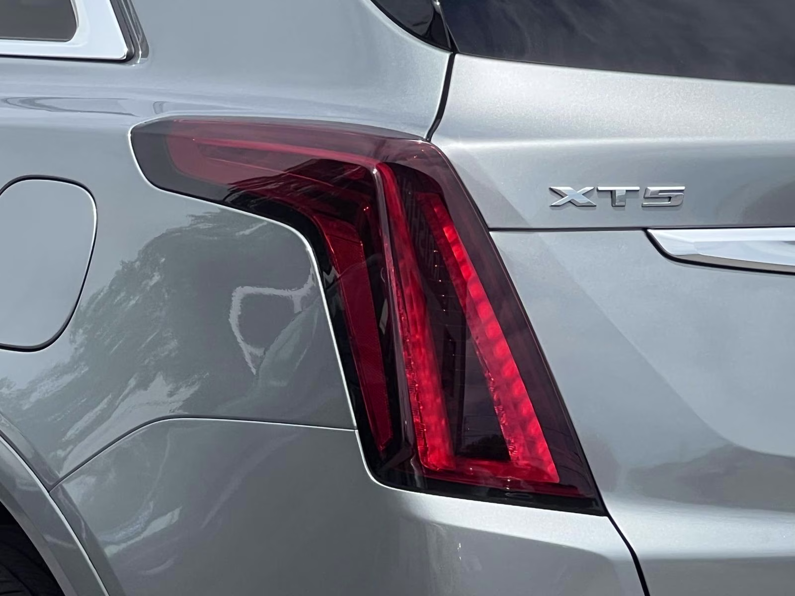 2023 Argent Silver Metallic Cadillac XT5 Luxury AWD SUV