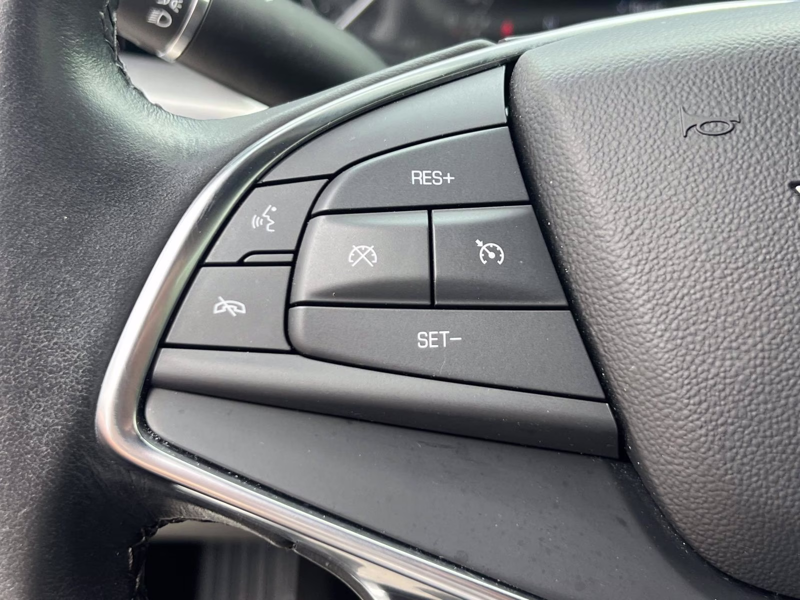 2023 Argent Silver Metallic Cadillac XT5 Luxury AWD SUV