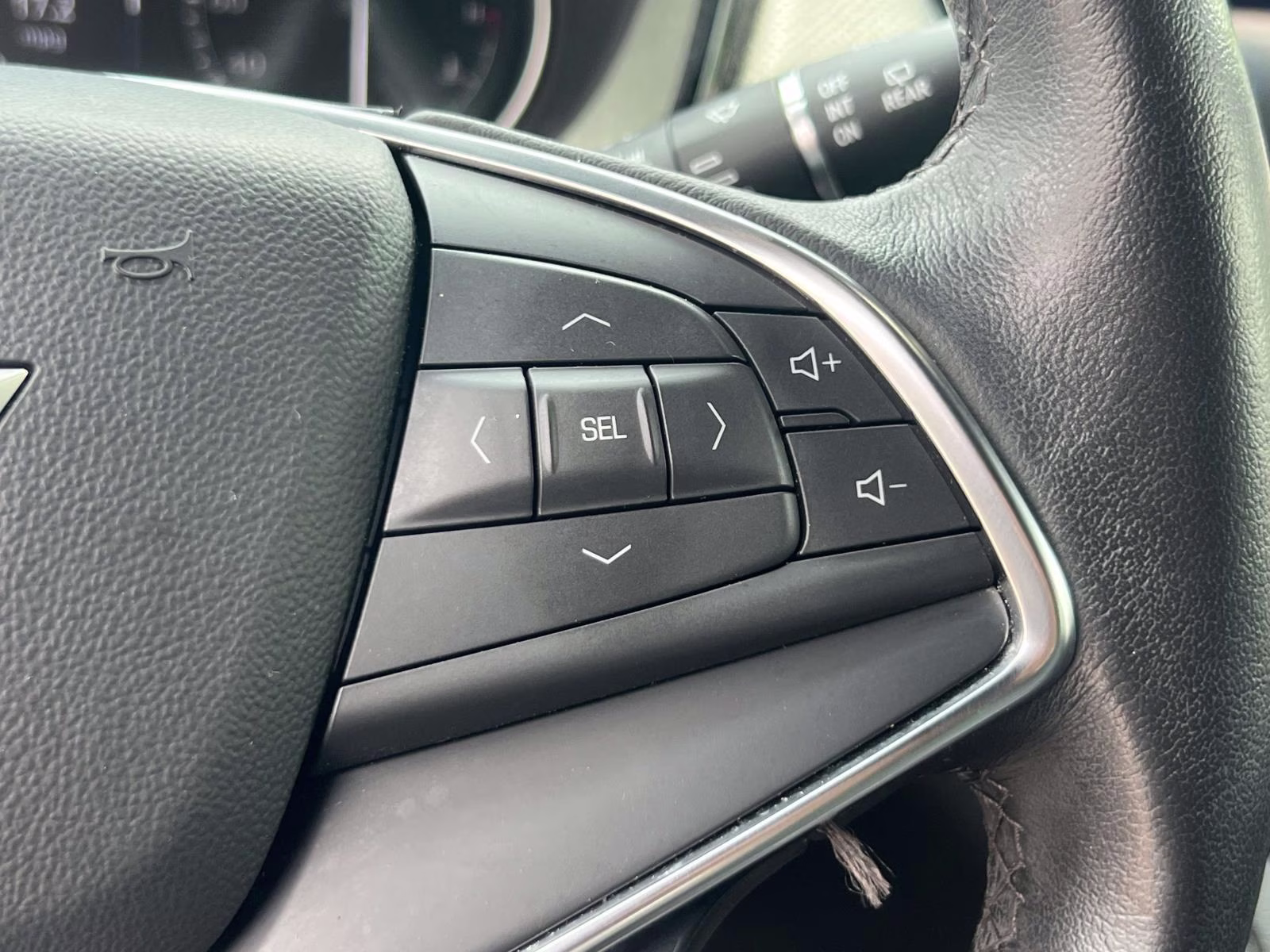 2023 Argent Silver Metallic Cadillac XT5 Luxury AWD SUV
