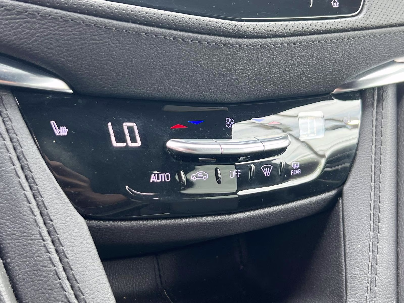 2023 Argent Silver Metallic Cadillac XT5 Luxury AWD SUV