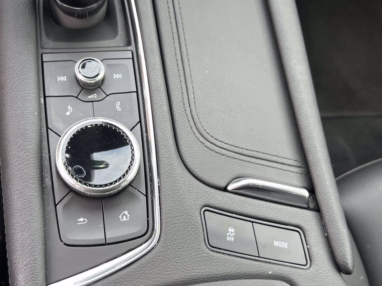 2023 Argent Silver Metallic Cadillac XT5 Luxury AWD SUV
