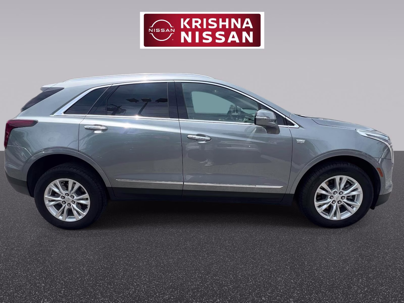 2023 Argent Silver Metallic Cadillac XT5 Luxury AWD SUV