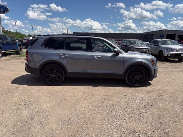 2022 Everlasting Silver Kia Telluride SX AWD SUV
