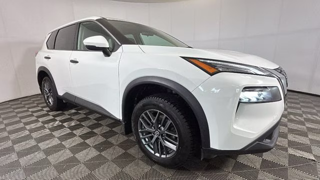 2021 Glacier White Nissan Rogue S FWD SUV