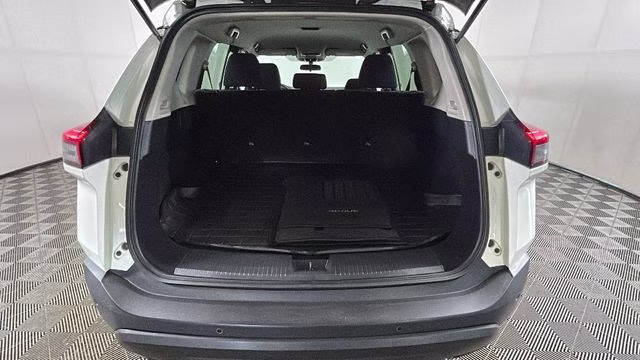 2021 Glacier White Nissan Rogue S FWD SUV
