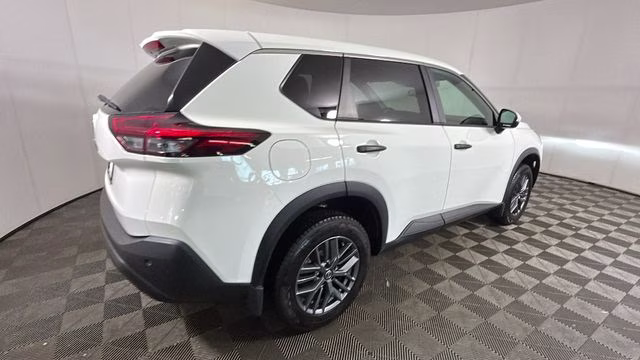 2021 Glacier White Nissan Rogue S FWD SUV