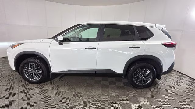 2021 Glacier White Nissan Rogue S FWD SUV