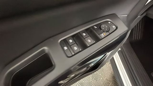 2024 Pearl White Tricoat Nissan Pathfinder SV 4X4 SUV