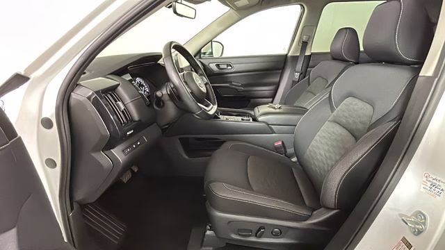 2024 Pearl White Tricoat Nissan Pathfinder SV 4X4 SUV