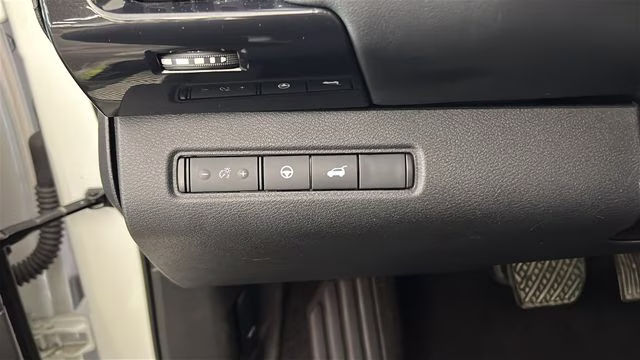2024 Pearl White Tricoat Nissan Pathfinder SV 4X4 SUV