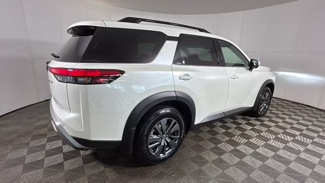 2024 Pearl White Tricoat Nissan Pathfinder SV 4X4 SUV