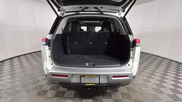 2024 Pearl White Tricoat Nissan Pathfinder SV 4X4 SUV
