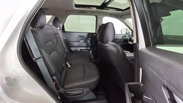 2024 Pearl White Tricoat Nissan Pathfinder SV 4X4 SUV