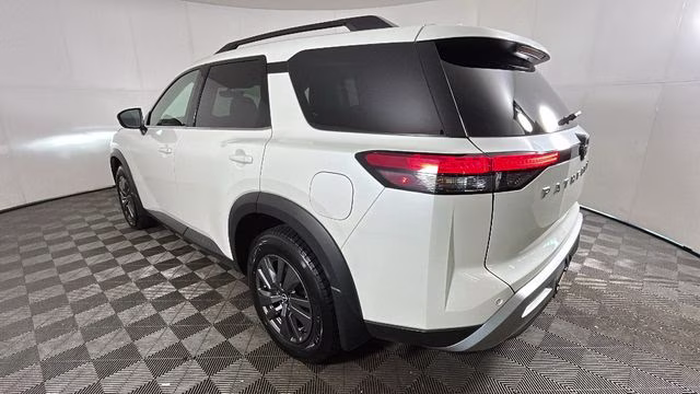 2024 Pearl White Tricoat Nissan Pathfinder SV 4X4 SUV