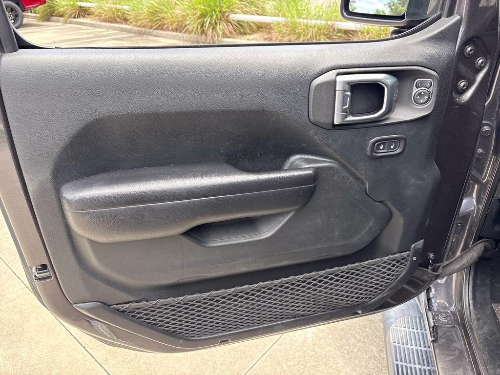 2018 Granite Crystal Metallic Clearcoat Jeep Wrangler Rubicon 4X4 SUV