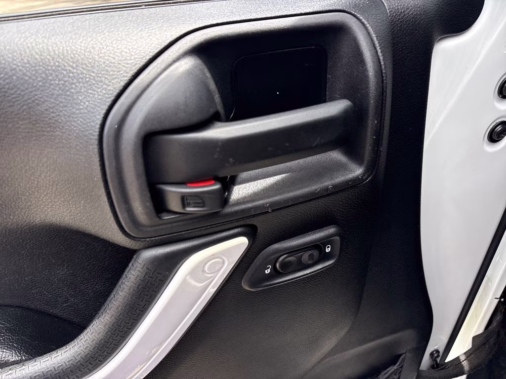 2016 Bright White Clearcoat Jeep Wrangler Sport 4X4 SUV