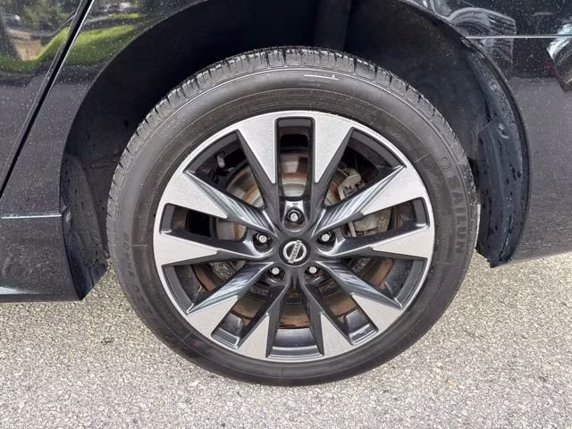 2019 Super Black Nissan Sentra SR FWD Sedan