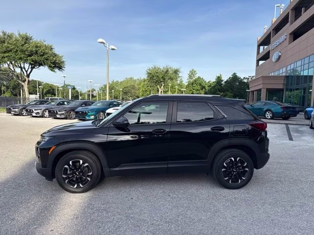 2022 Mosaic Black Metallic Chevrolet Trailblazer LT FWD SUV