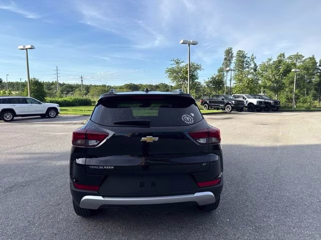 2022 Mosaic Black Metallic Chevrolet Trailblazer LT FWD SUV