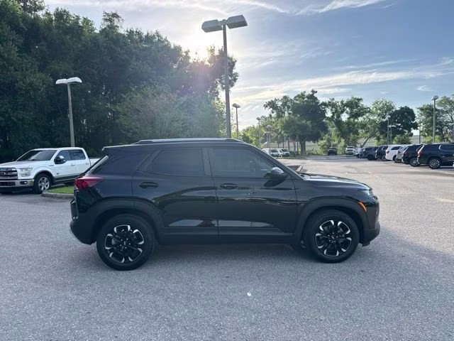 2022 Mosaic Black Metallic Chevrolet Trailblazer LT FWD SUV