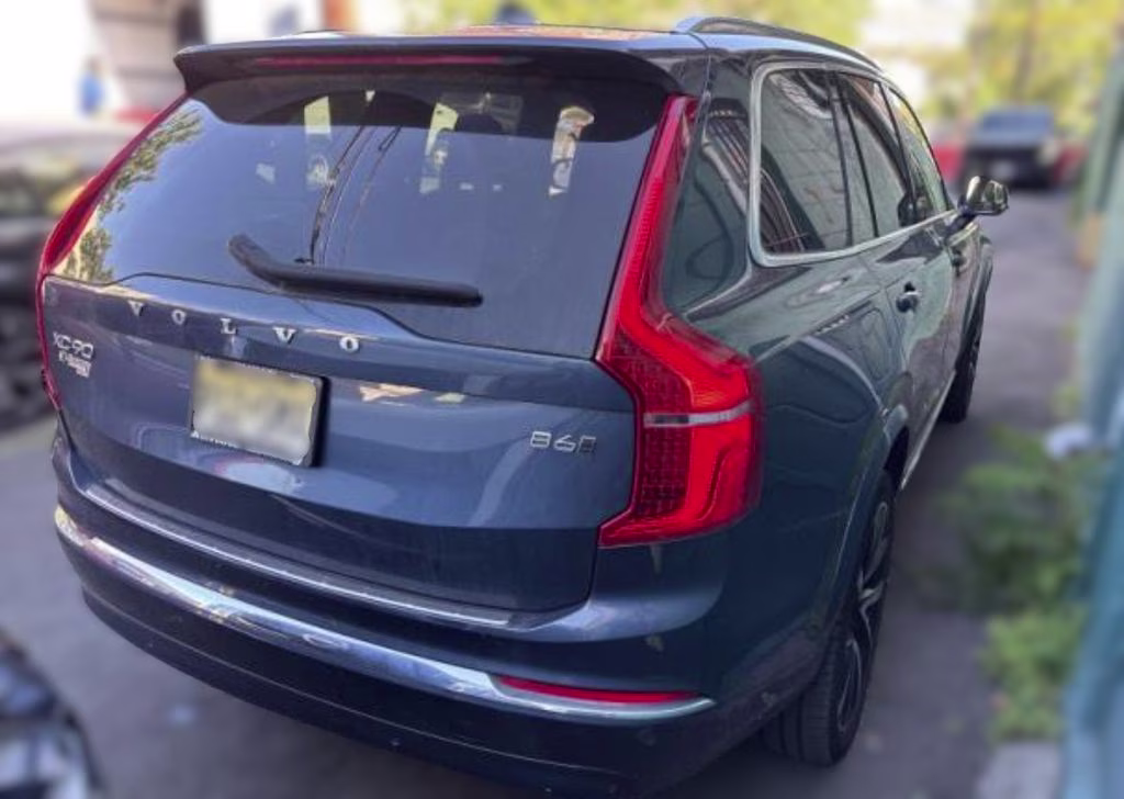 2023 Denim Blue Metallic Volvo XC90 B6 Plus 6-Seater AWD SUV