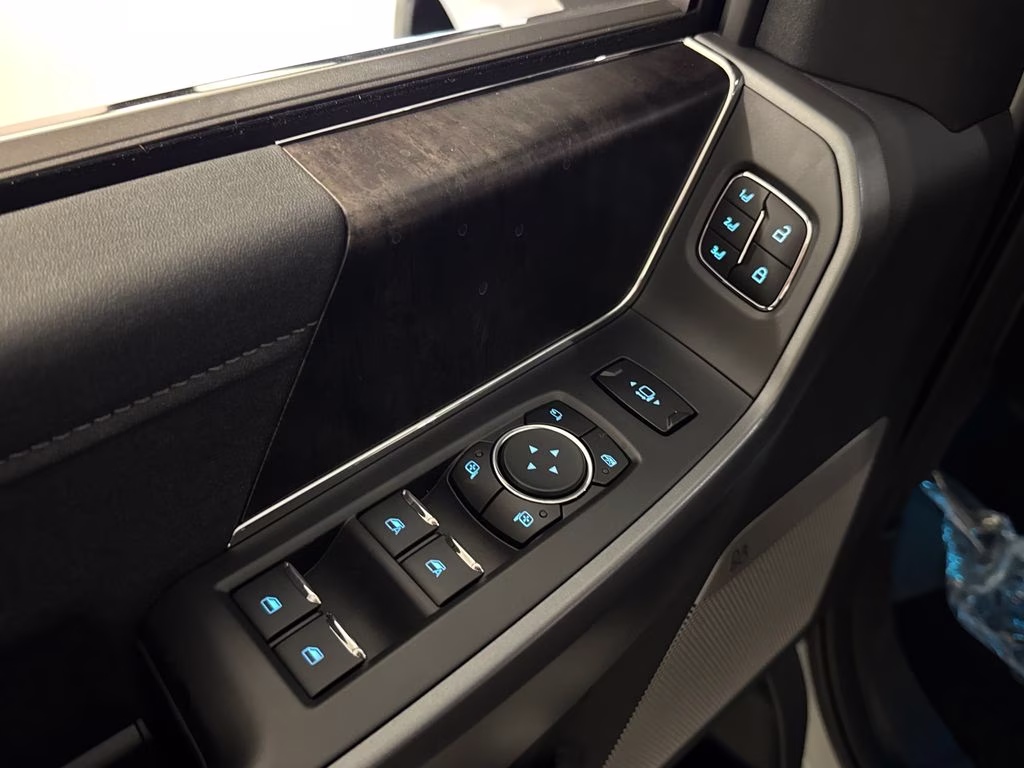 2026 Avalanche Ford Super Duty F-250 SRW Lariat 4X4 Truck